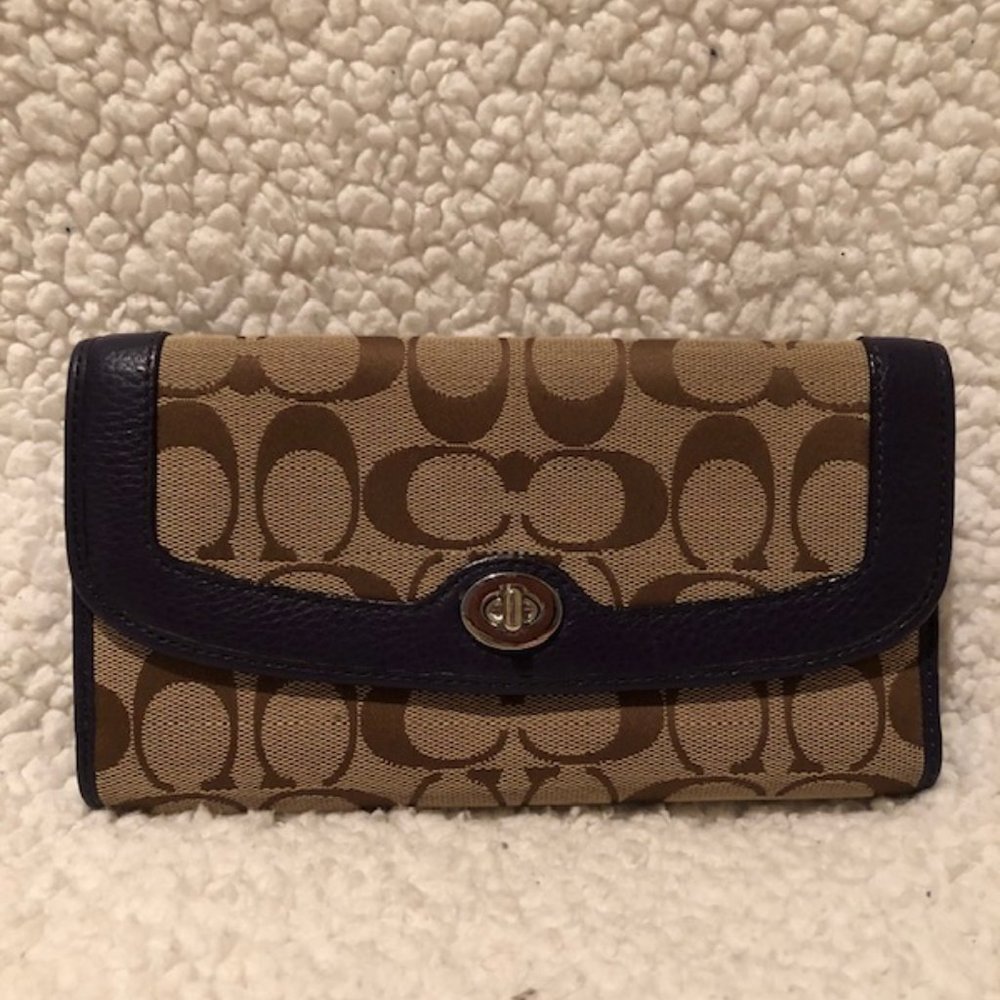 Pre-Loved Coach Trifold Women's Wallet